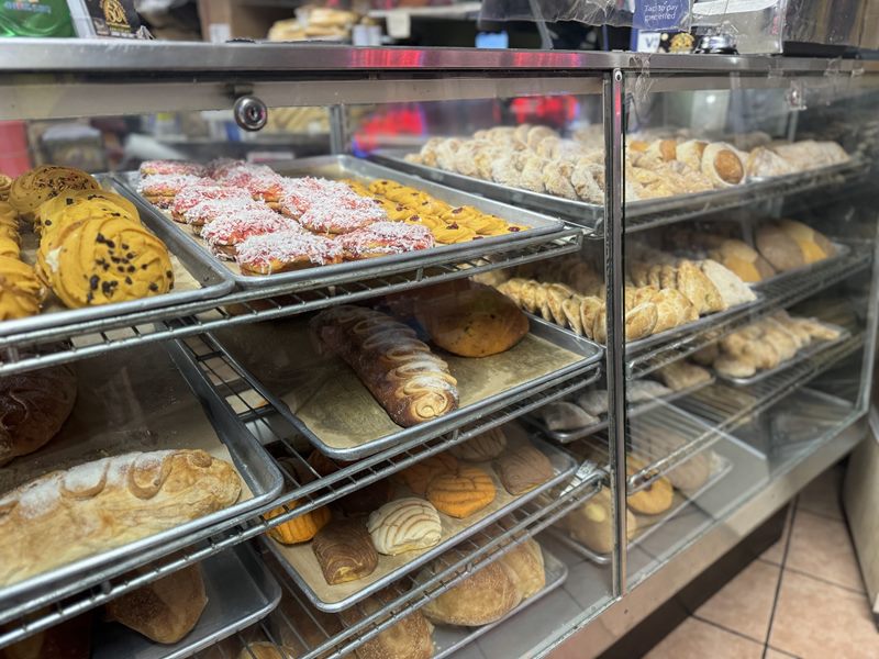 La Flor De Yucatan Bakery interior